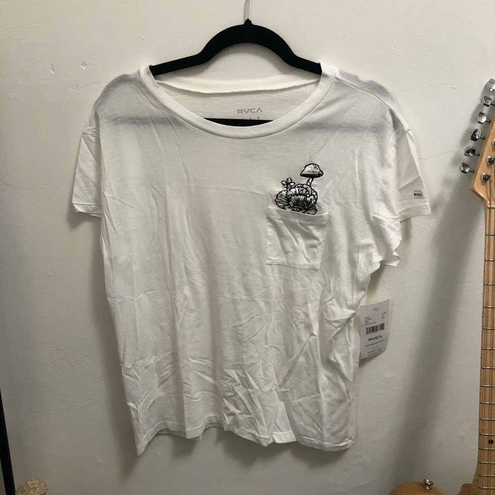 White crop tee with embroidered pocket detail